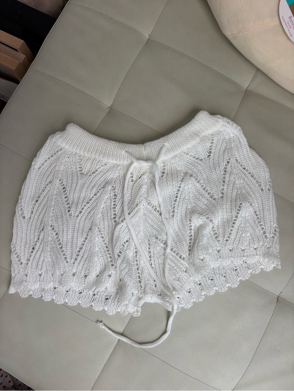 Women’s white knit shorts